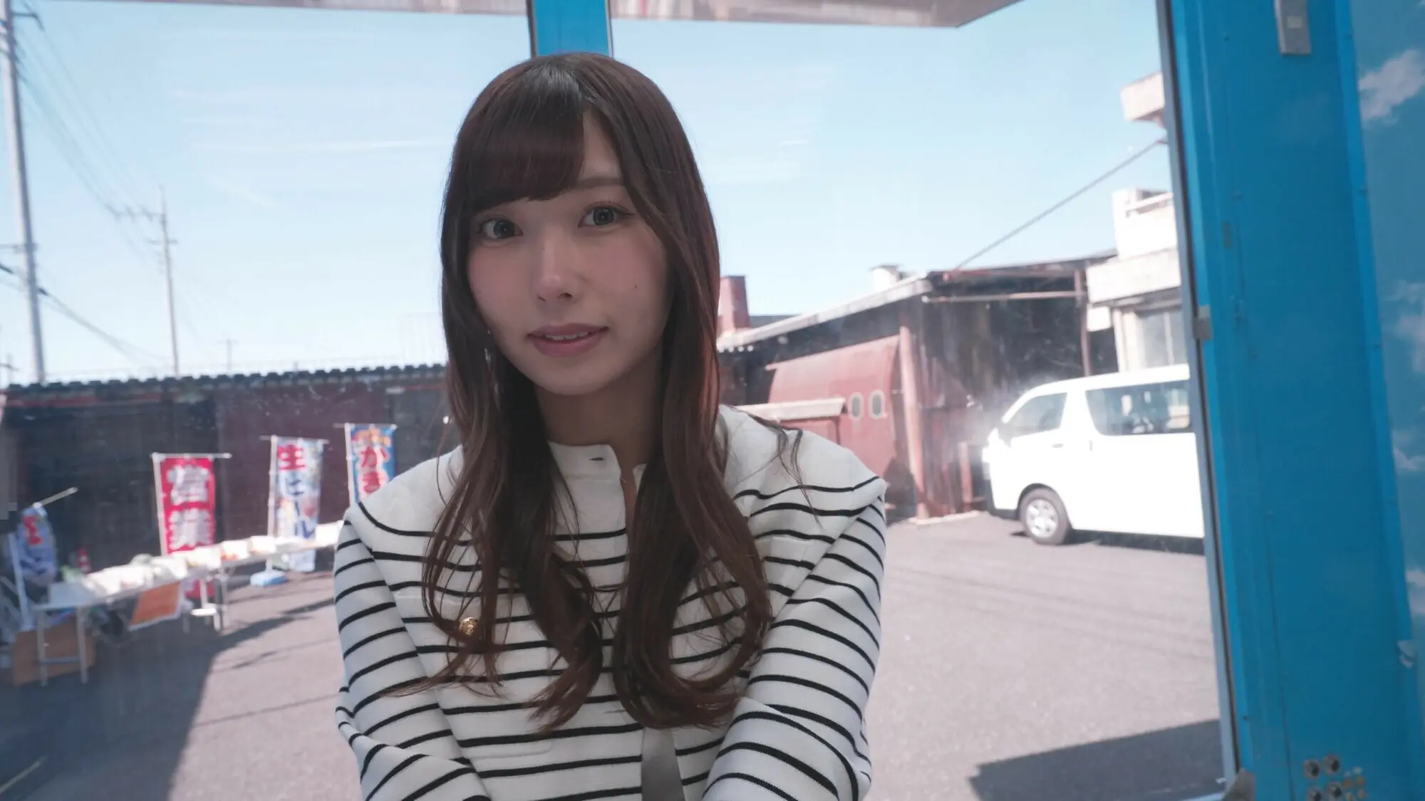 街行く人妻限定!おま〇こ丸出しくぱぁ~しながらクリ責め潮吹き我慢チャレンジ!剥きでた敏感初心クリトリスにブチュと真空吸引ローターで連続イキ潮噴射が止まらない!!撮って出し!マジックミラー号~さやか編~