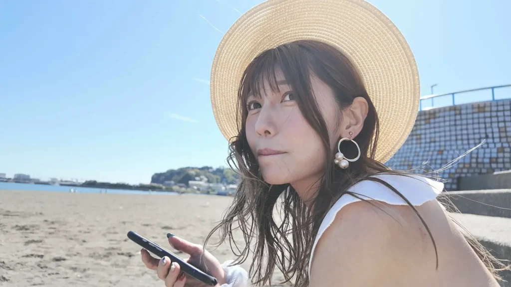 湘南地元妻乳首責め&素股抜きチャレンジ!巨乳妻が「ごめんねぇッ」と子に謝りながら、ギン勃起デカチンを一心不乱に膣に擦り付け発情!罰ゲームのことなんか忘れて、自分から騎乗位で挿入!ナマ中出しをおねだり!!~あいか編~