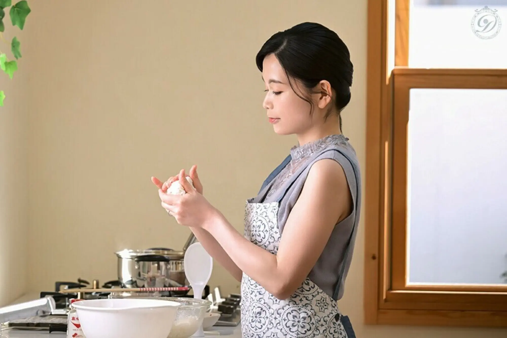電撃移籍 DAHLIA 小泉玖美 41歳 人妻から女優へ。あの“本物人妻”がやってきたー。
